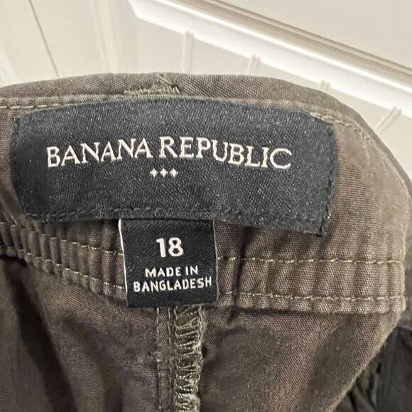 Banana Republic size 18 5” inseam shorts - Picture 3 of 3